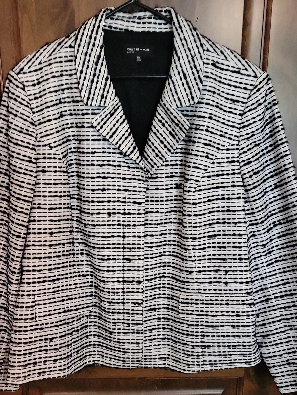 Jones New York Black and White Textured Stripe Blazer 24W. NWOT